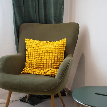 Emerald Apartment *