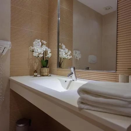 Emerald Apartment *